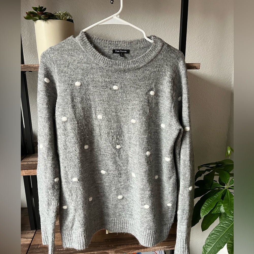 Pink Clover Sweater (L, gray and white)